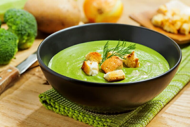 Broccoli cream soup in the diet menu for weight loss